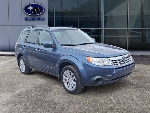 Used 2011 Subaru Forester 2.5X Premium w/ All-Weather Pkg AWD/4WD image 2