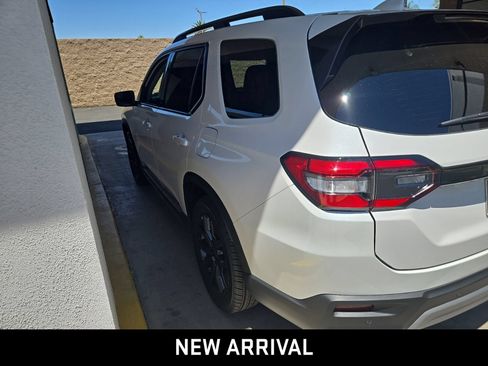 Used 2025 Honda Pilot Touring image 6