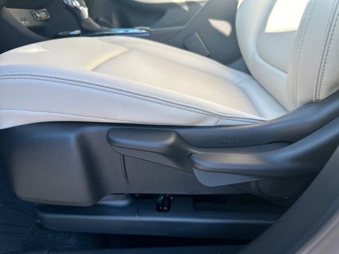 Used 2025 Buick Encore GX Sport Touring image 8