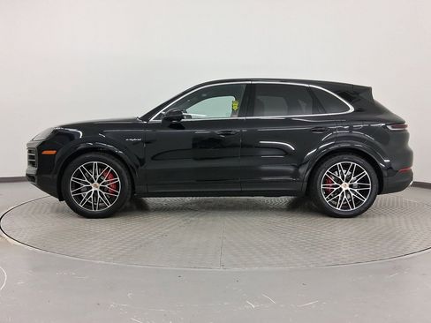 New 2025 Porsche Cayenne S image 2