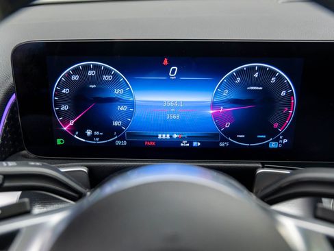 Used 2024 Mercedes-Benz GLB 250 4MATIC w/ Exclusive Package image 27