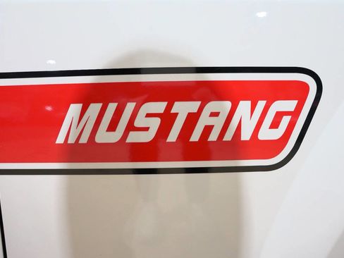 Used 2005 Ford Mustang Premium image 36