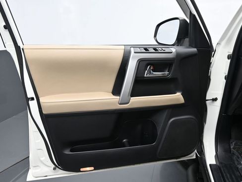 Used 2023 Toyota 4Runner SR5 Premium w/ Moonroof Package AWD/4WD image 18