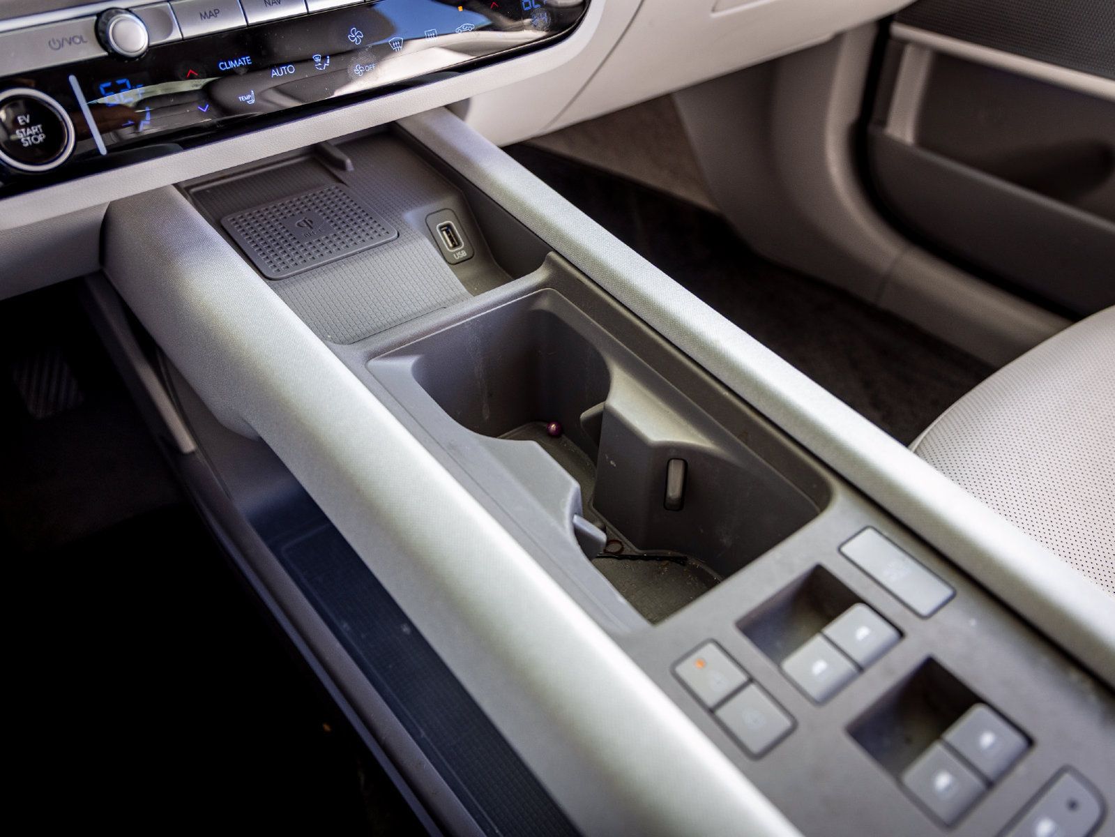 Used 2025 Hyundai Ioniq 6 Limited RWD image 17