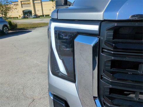 Used 2024 GMC Sierra 3500 Pro w/ Convenience Package image 10