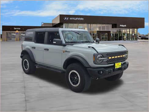 Used 2023 Ford Bronco Badlands image 7
