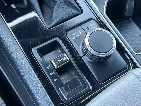Certified 2025 Toyota Tundra Limited AWD/4WD image 30