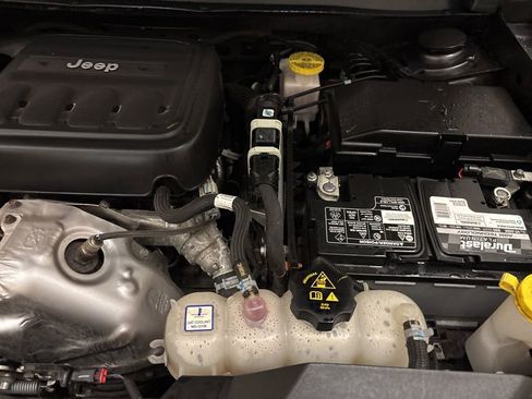 Used 2019 Jeep Cherokee Overland image 25