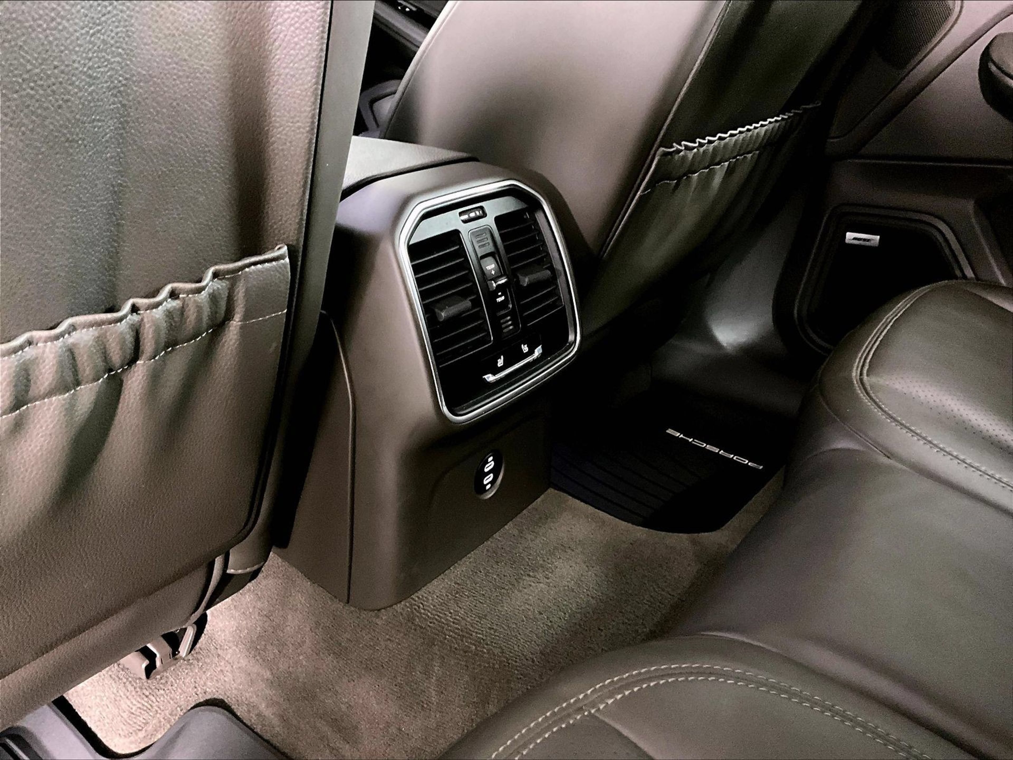 Certified 2020 Porsche Macan AWD/4WD image 21