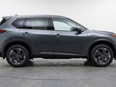 Used 2025 Nissan Rogue SV FWD image 11