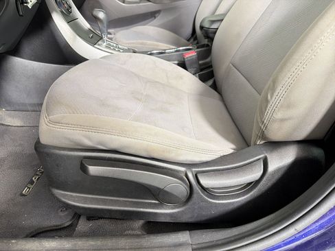 Used 2013 Hyundai Elantra GLS w/ Preferred Pkg image 13