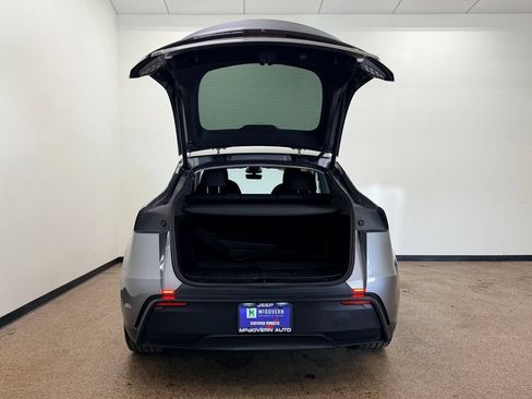Used 2026 Tesla Model Y AWD image 5
