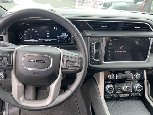 Used 2023 GMC Yukon XL Denali AWD/4WD image 7