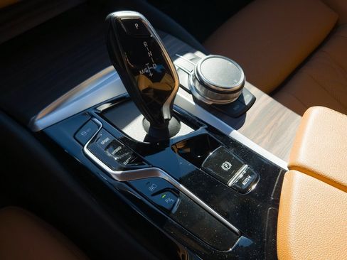 Used 2023 BMW 530e w/ Premium Package image 15