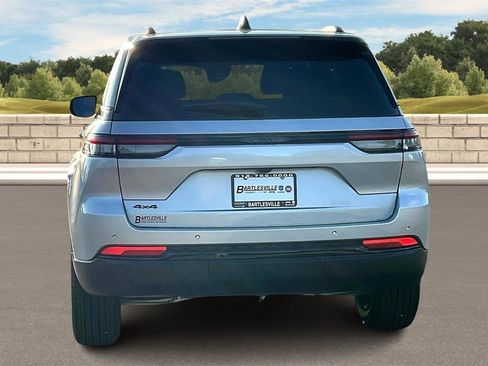 New 2025 Jeep Grand Cherokee Altitude image 4