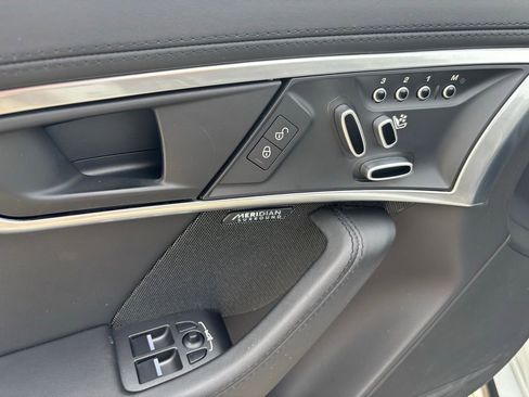 Used 2019 Jaguar F-TYPE Convertible RWD image 22