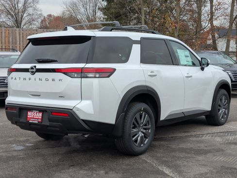 New 2025 Nissan Pathfinder SV image 2