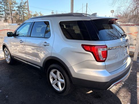 Used 2017 Ford Explorer XLT w/ Equipment Group 202A image 12