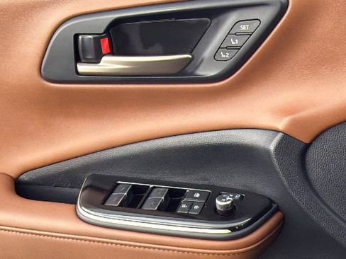 Certified 2025 Toyota Crown Signia AWD/4WD image 22