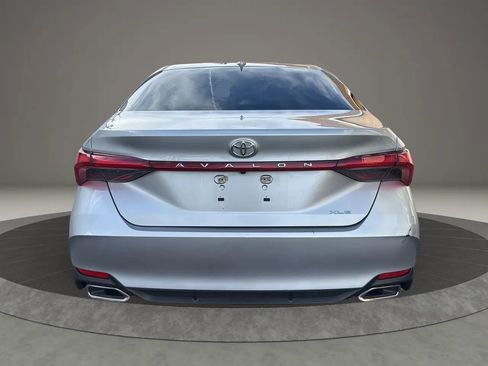 Used 2022 Toyota Avalon XLE image 6