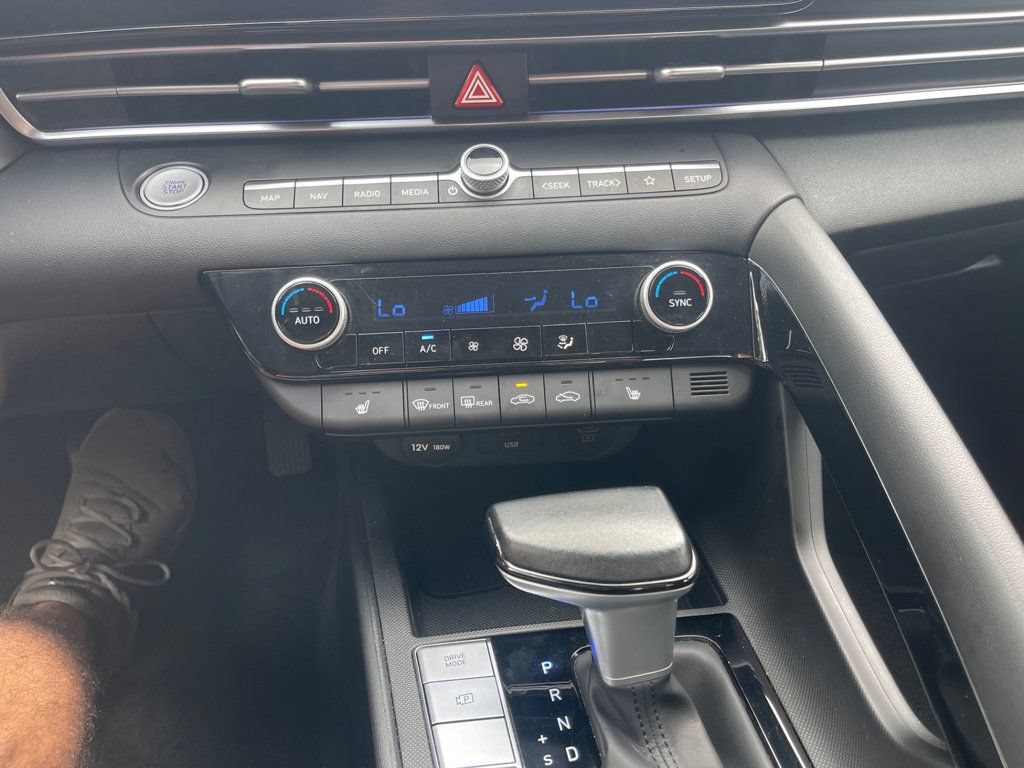 Used 2025 Hyundai Elantra SEL FWD image 19