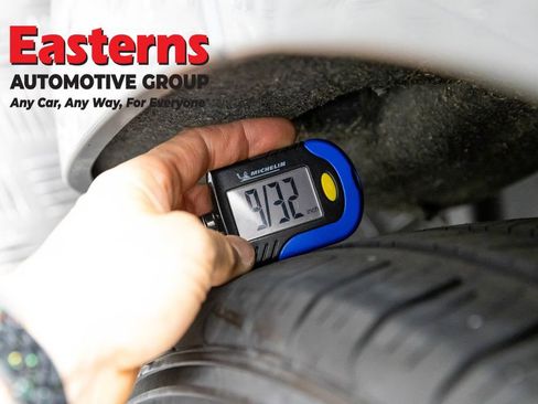 Used 2022 Chrysler Pacifica Touring-L image 28