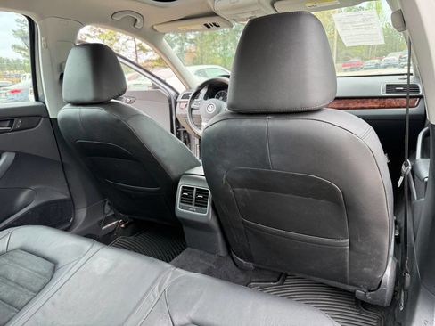 Used 2013 Volkswagen Passat 2.5 SEL Premium image 16