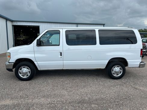 Used 2010 Ford E-350 and Econoline 350 XLT RWD image 3