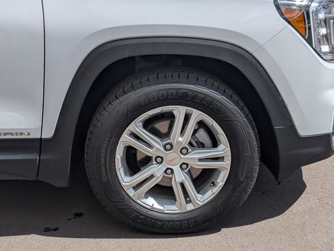 Used 2024 GMC Terrain SLE FWD image 8