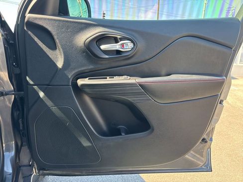 Used 2015 Jeep Cherokee Trailhawk w/ Comfort/Convenience Group image 24