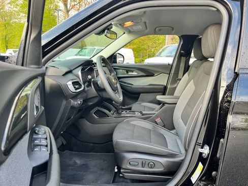 Used 2023 Chevrolet TrailBlazer LT FWD image 14