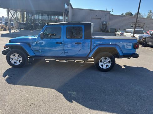 Used 2022 Jeep Gladiator Sport image 4