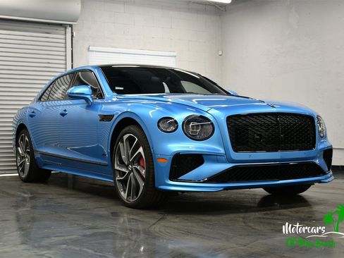 Used 2025 Bentley Flying Spur Plug-In Hybrid image 12