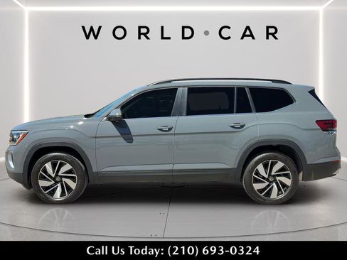 Used 2025 Volkswagen Atlas SE image 6