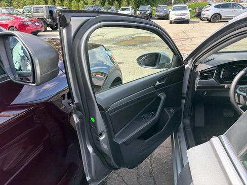 Used 2023 Volkswagen Jetta SE w/ Panoramic Sunroof Package FWD image 15