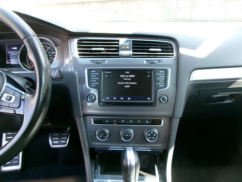 Used 2017 Volkswagen Golf Alltrack SE image 15