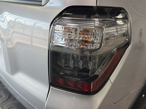 Used 2015 Toyota 4Runner SR5 AWD/4WD image 17