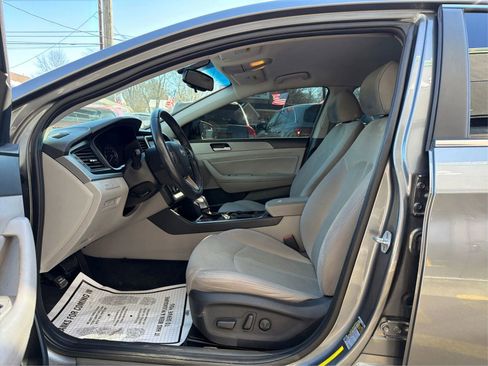 Used 2018 Hyundai Sonata SEL w/ Winter Weather Package image 9