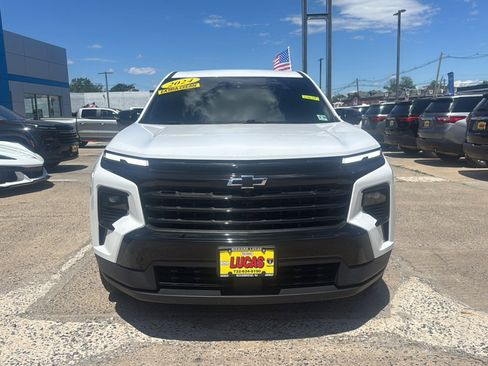 Used 2024 Chevrolet Traverse LS w/ Midnight/Sport Edition AWD/4WD image 3