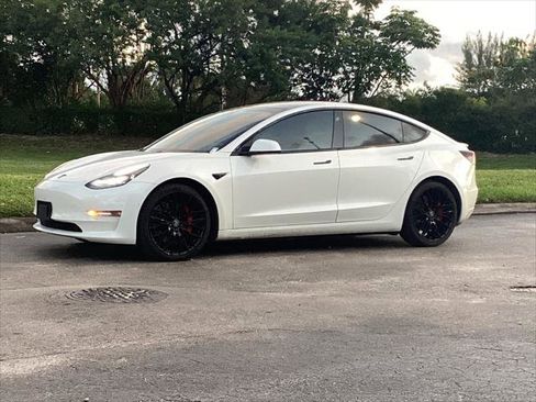 Used 2021 Tesla Model 3 Performance image 3