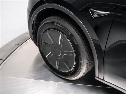 Used 2026 Tesla Model Y 2WD image 13