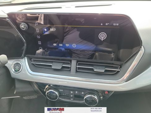 Used 2025 Chevrolet Trax LT FWD image 26