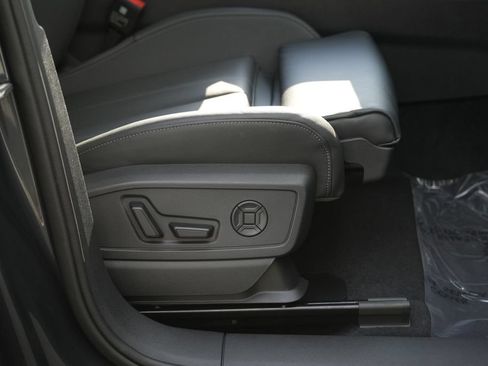 Used 2025 Audi Q5 Premium Plus w/ Premium Plus AWD/4WD image 37