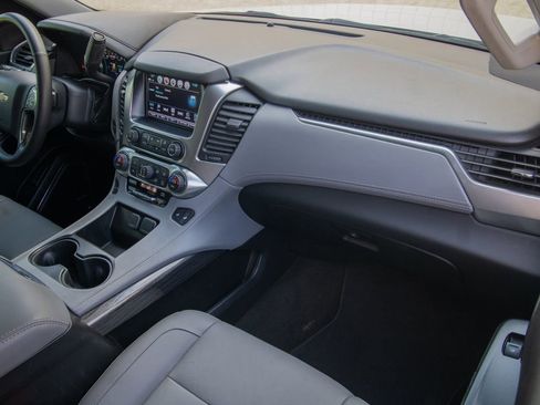 Used 2017 Chevrolet Suburban LT image 26