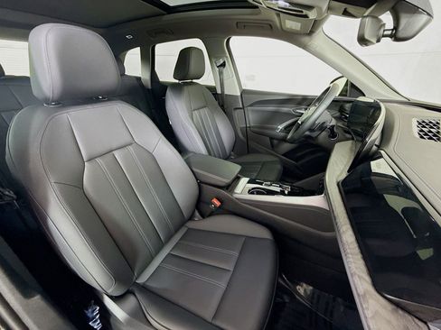 Used 2025 Audi Q5 Premium w/ Convenience Package image 25