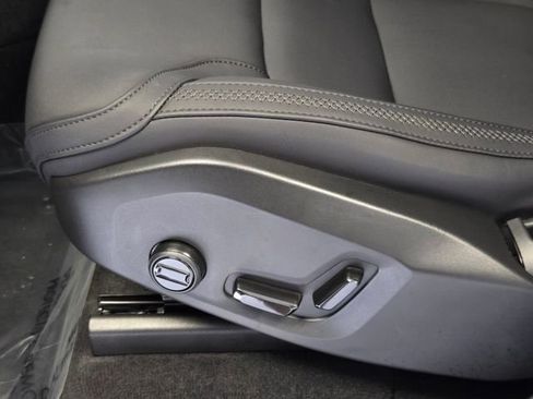 Certified 2025 Volvo XC90 B5 Plus image 11