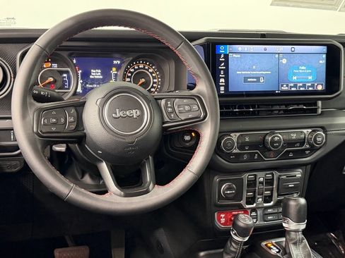 Used 2024 Jeep Wrangler Unlimited Rubicon AWD/4WD image 34