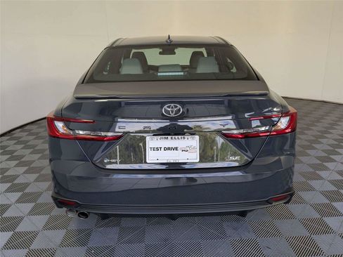 Used 2025 Toyota Camry SE image 7