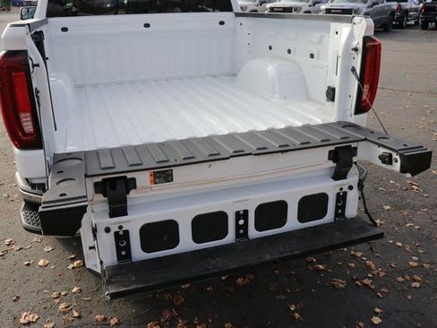 Used 2025 GMC Sierra 1500 SLT image 8