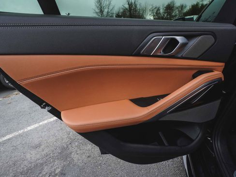 Used 2023 BMW X6 xDrive40i w/ M Sport Package image 12